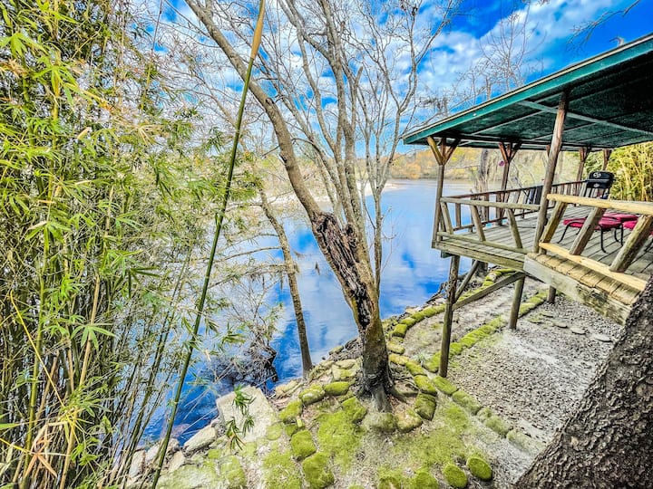 Rustic Riverfront treehouse on the Satilla Cabins for Rent in