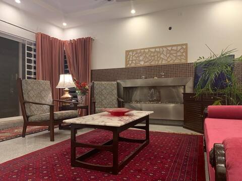 Private retreat- 2 bedrooms, kitchenet & lounge.