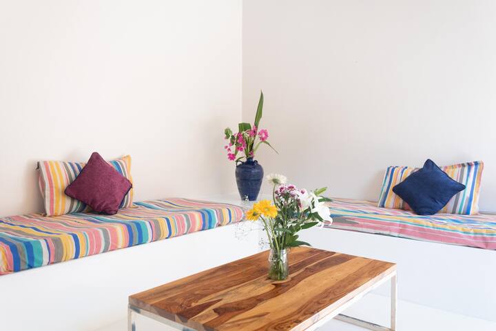Living room 2 image 4
