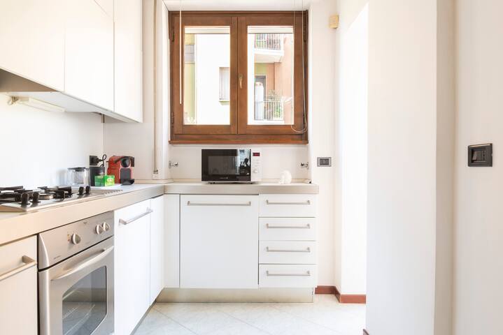 Milano Darsena apartment: Navigli canals Milan gallery image 4