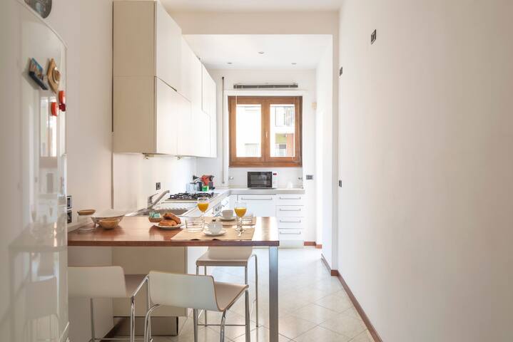 Milano Darsena apartment: Navigli canals Milan gallery image 3