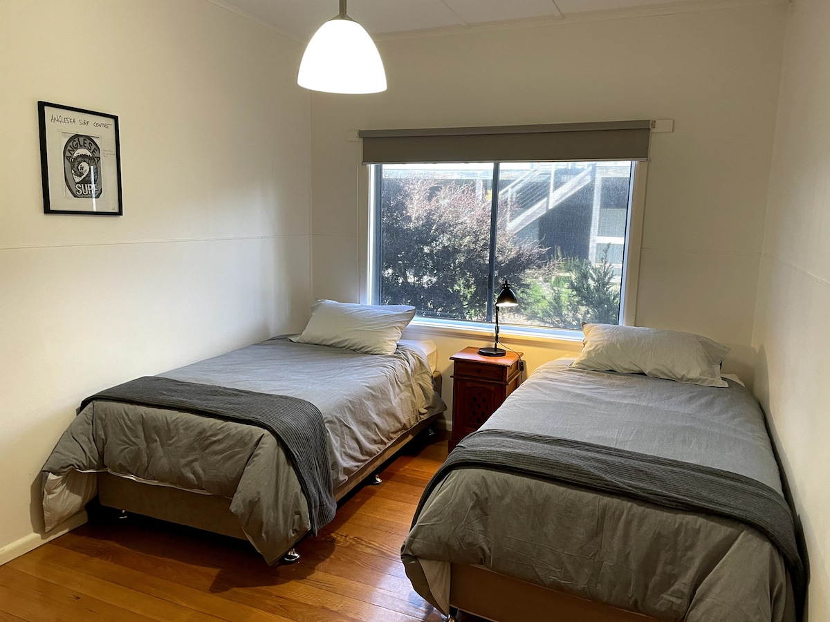 Dhoma e gjumit e dytë me dy krevate tekë King Size