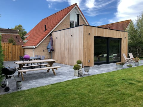 Renovated house 10 pers. 2 dogs welcome by the sea