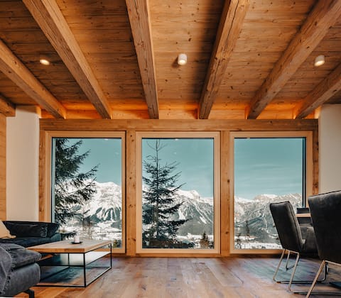 Planai apartment with Dachstein view