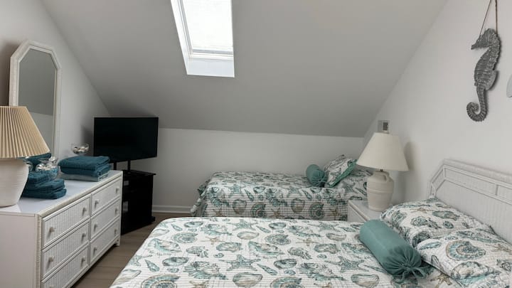 غرفة نوم في الطابق العلوي  
1 كوين 1 توأم