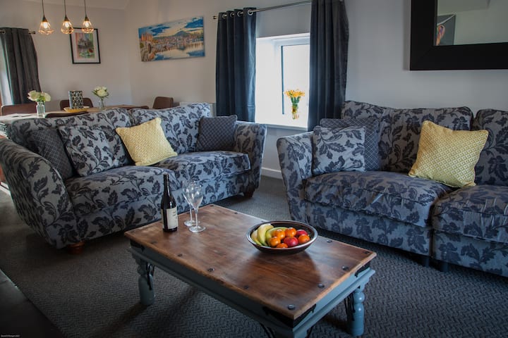 The Yew View. Great Apartment In Lovely Village. - Gwynedd