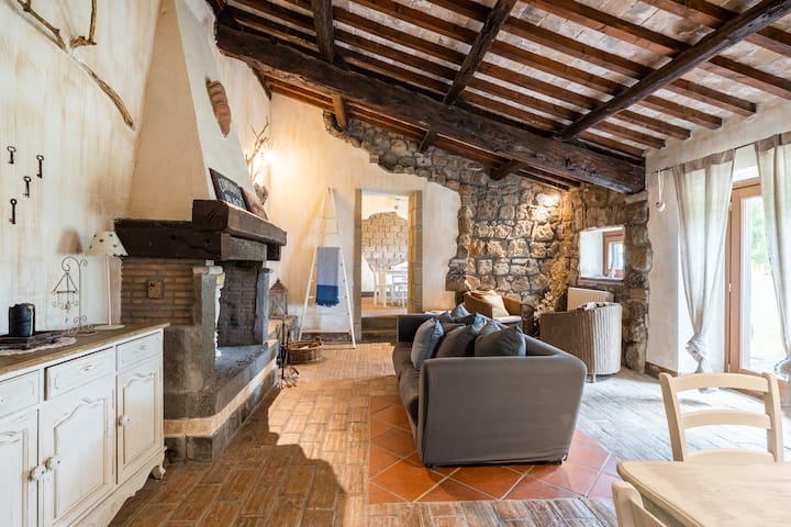 Farmhouse With Pool & Tuscan Countryside Feel - Bolsena