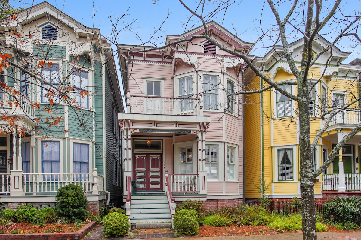 Huntingdon Pink House from Savannah Luxury Rentals - Houses for
