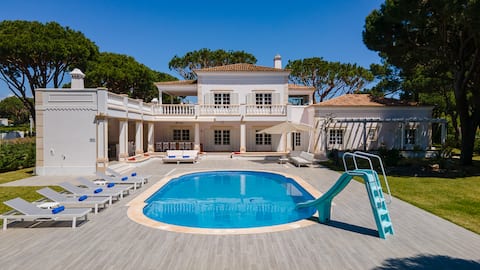 Portuguese mansion close to marina, golf and beach