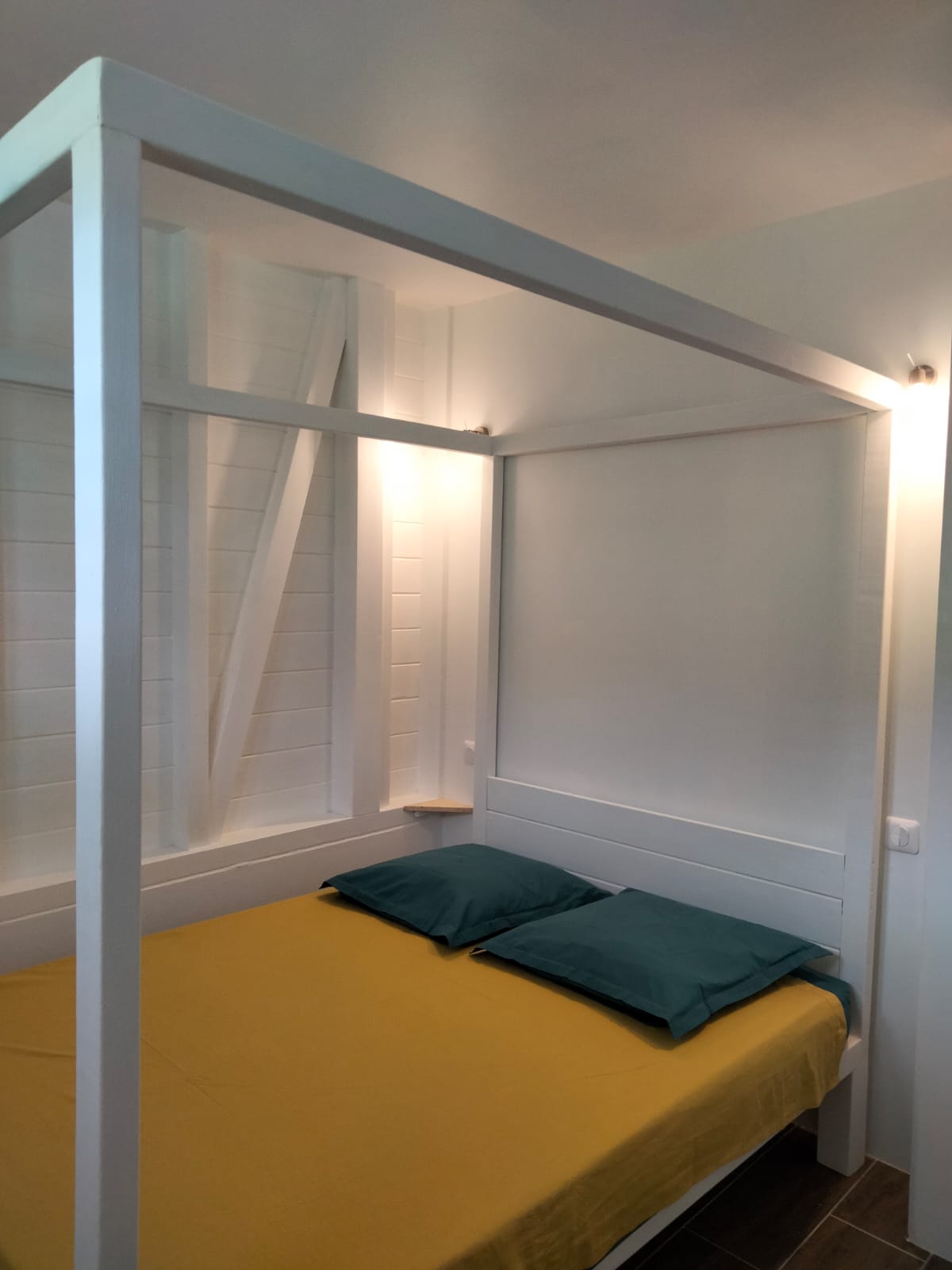 Საძინებელი 1 საწოლი 140*190 კოღოს ბადე