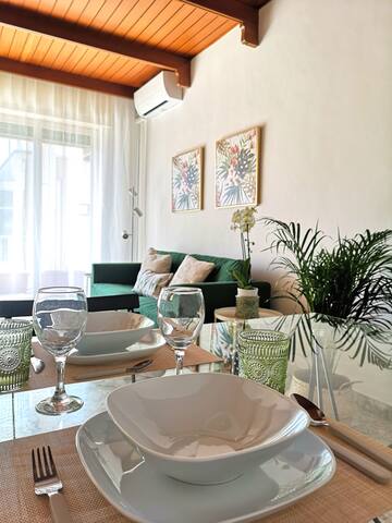 • So Fine Apulian Flats • 2