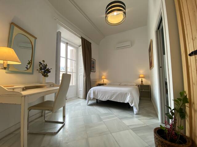 Amazing apartment with balconies to Plaza Mayor gallery image 2