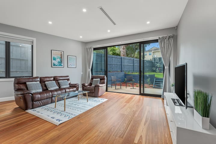 BrandNEW 4 bedder3bath House@Doncaster East