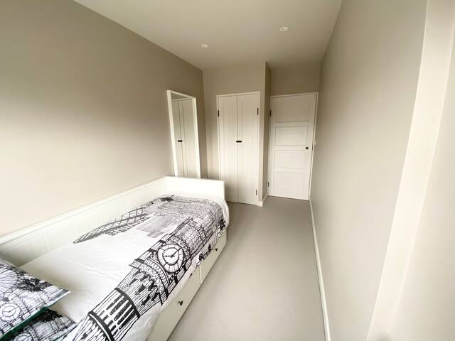 Lovely 3 bedroom flat Chelsea, SW3 gallery image 4