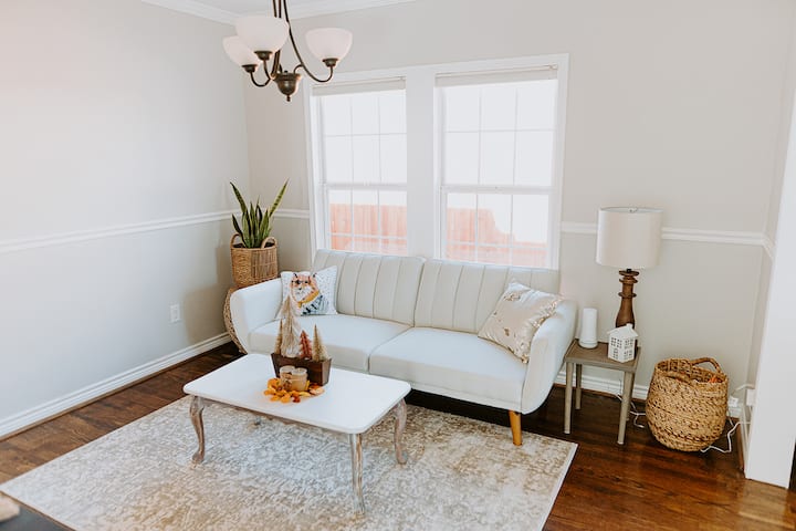 Your Bishop Arts Home: King, Queen, Big & Spacious - Dallas, TX