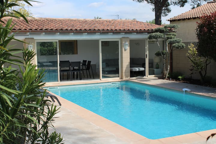 Jolie Maison Tout Confort Avec Piscine - Eygalières