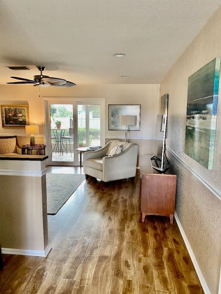 Perfect For You And Your Pets - Venice Beach, FL