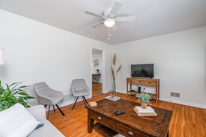 "The White House" 10/10 Location! - Columbia, SC