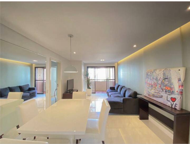 Impeccable apartment in Batel Condominiums for Rent in Curitiba