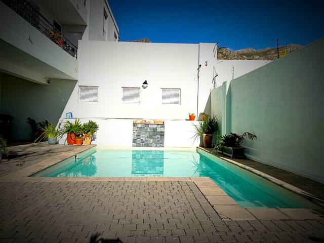 Bay-Side Apartment, Gordon’s Bay gallery image 3