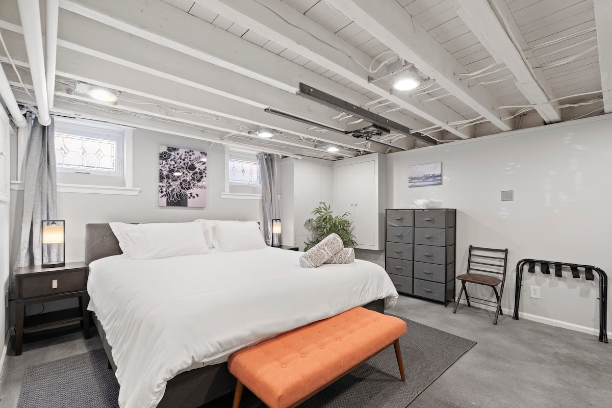 ห้องนอนในห้องสวีทชั้นใต้ดิน