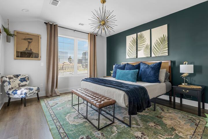 Walk to Downtown: Rooftop Deck & Hot Tub gallery image 5