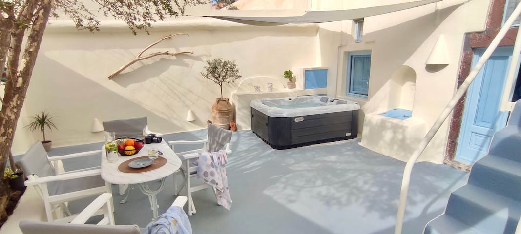 The Cave Complex by A Terre Caves & Villas