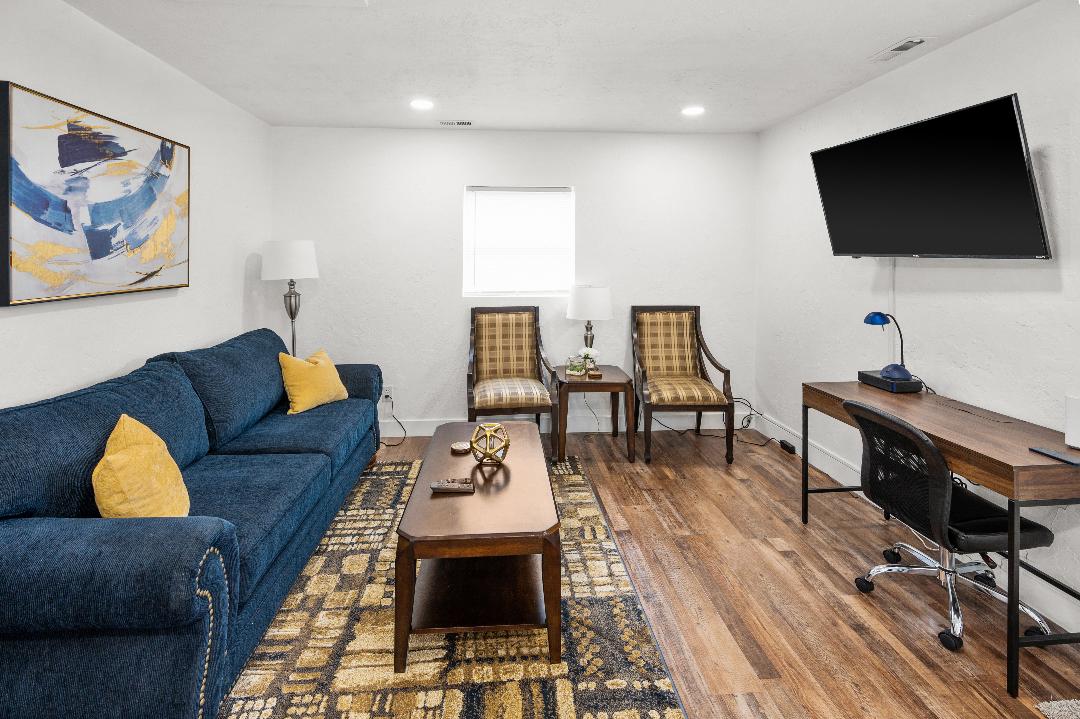 Top Airbnb: Standalone Cottage-2Bds/mins to world class skiing in Sandy