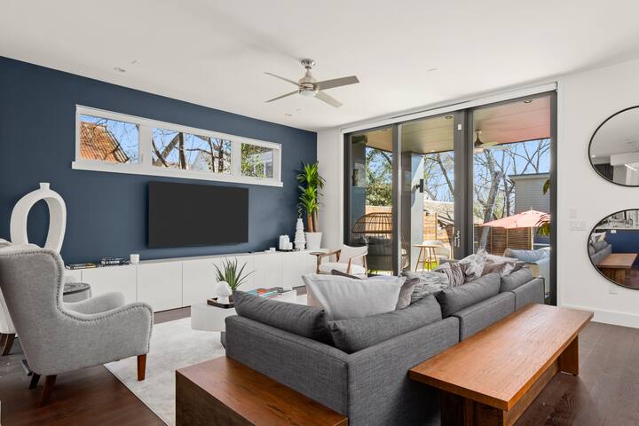 Modern Urban Oasis w/ Pool, Jacuzzi & City Views gallery image 3