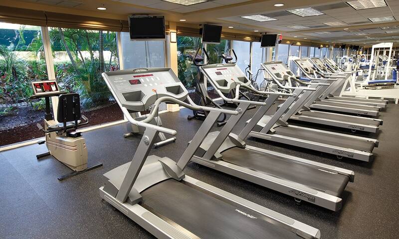 Super spacious 4BR in Palm Aire! gallery image 5