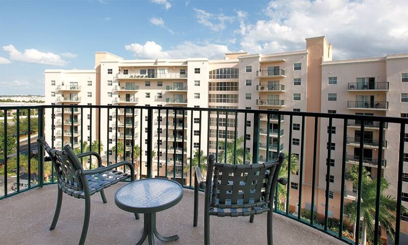 Super spacious 4BR in Palm Aire! gallery image 4