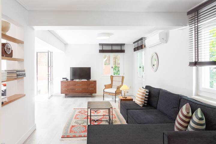 SV Acropolis Residence – Garden Suite with Hot Tub gallery image 2