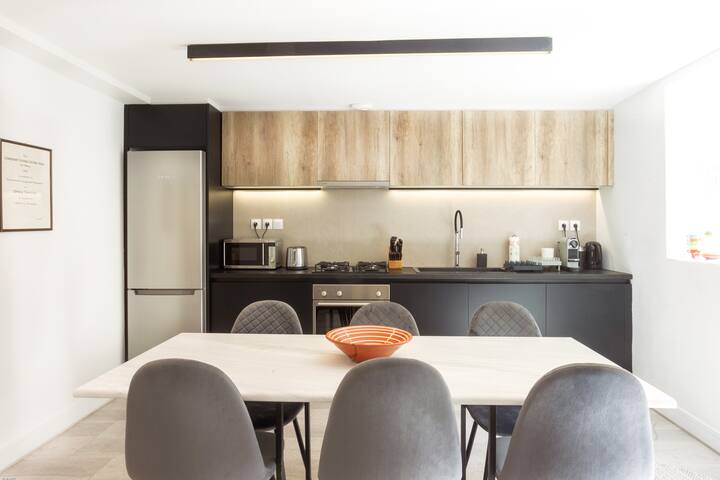 SV Acropolis Residence – Garden Suite with Hot Tub gallery image 5