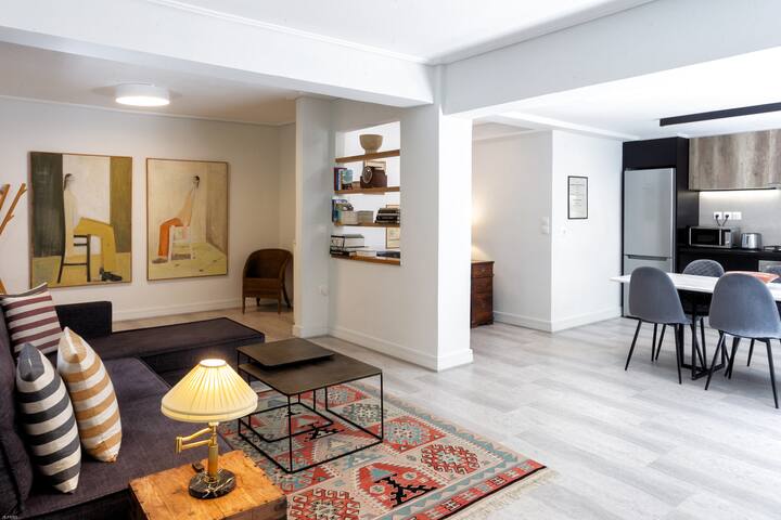 SV Acropolis Residence – Garden Suite with Hot Tub gallery image 4