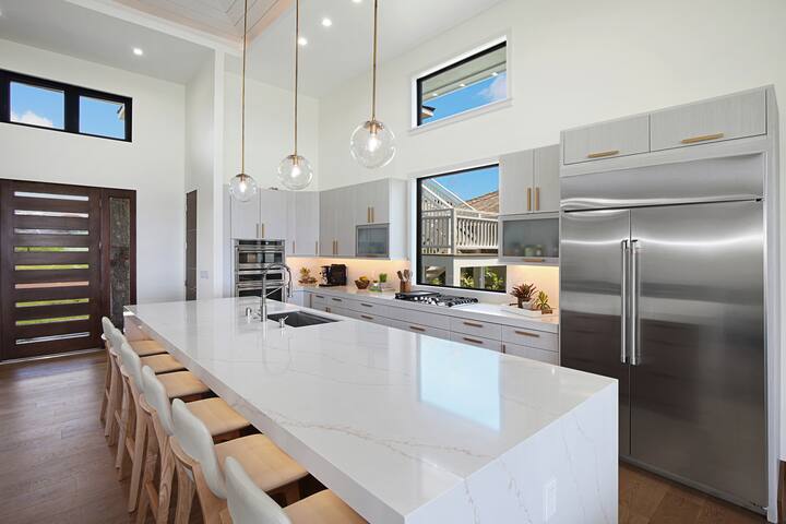 Spectacular View Home for 20! Ocean golf mountain! gallery image 3