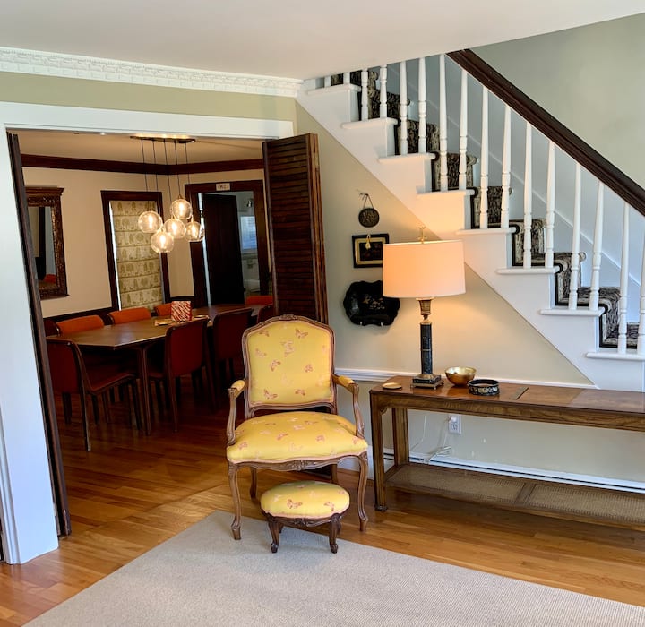 Charming 4br Colonial Close To Downtown - Keene