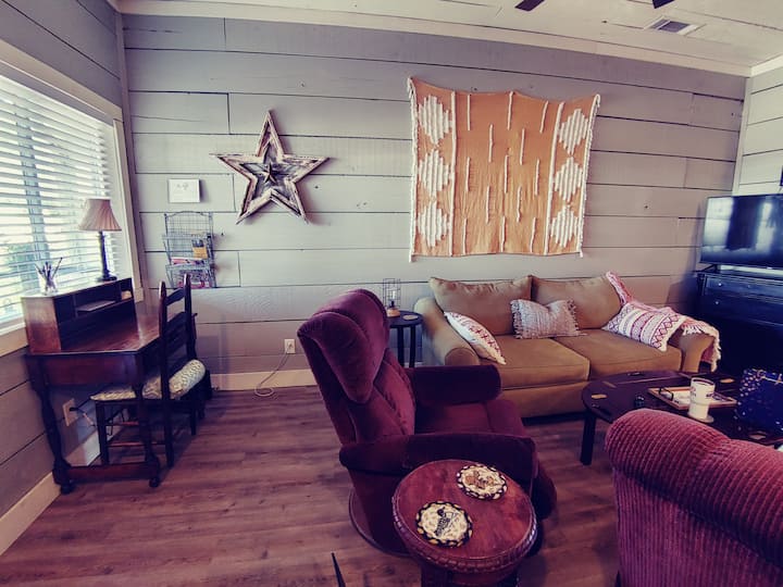 Amazing Riverfront Bungalow With Mountain Views! - Hiawassee, GA