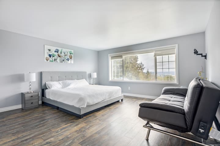 dormitorio #1 cama principal con cama tamaño king
ubicado en el nivel superior