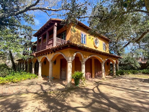 CASA BONITA