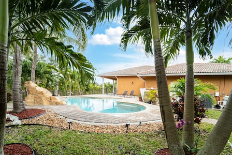 Colossal 4 Bedroom Villa w/ Pool