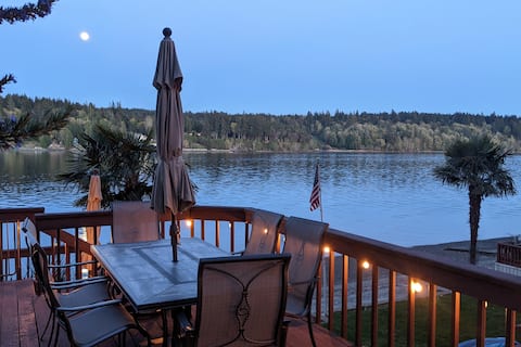"Ostrich Nest" island beachfront with HOT TUB