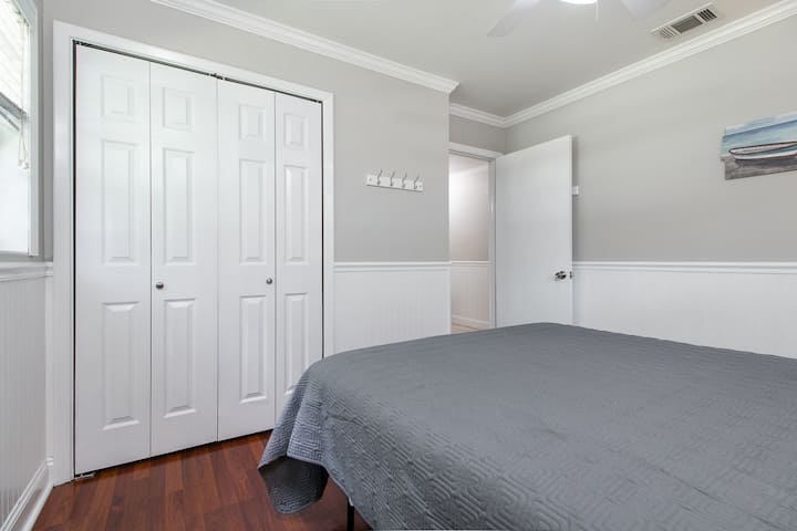 Guest bedroom #2, Queen bed and large closet
