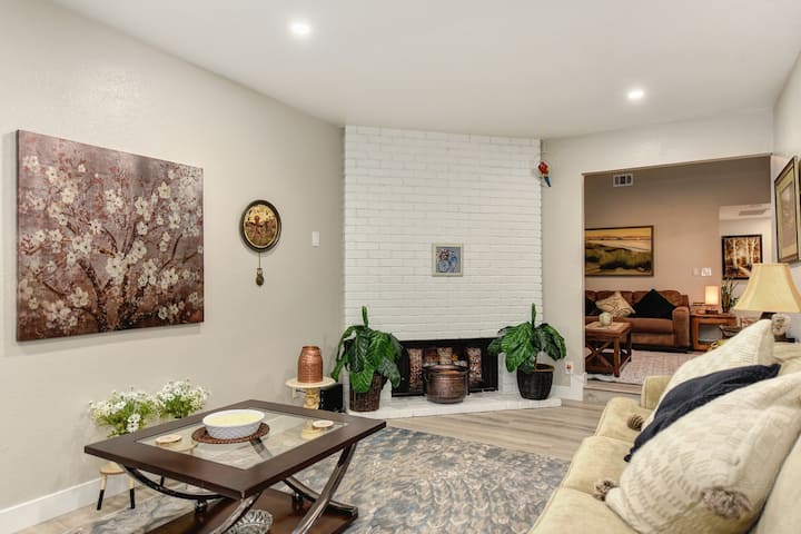 Stunning Ranch Style Home With Modern Touch - Rancho Cordova, CA