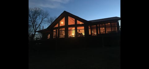 Riverfront 3 bedroom cabin