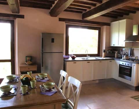 Annuncio Airbnb popolare: "Casetta" Panoramic Lodge in Umbria, Italy a Città Di Castello