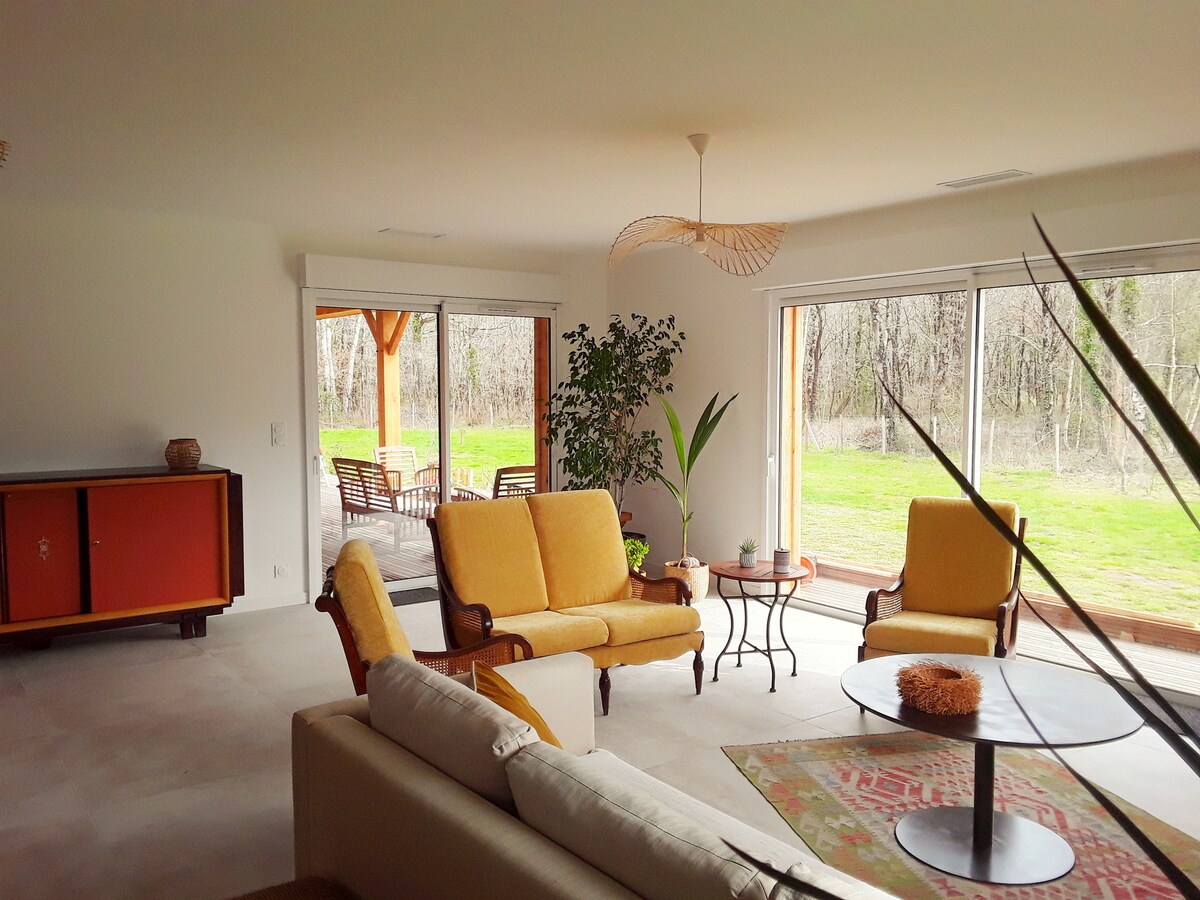 Successful Airbnb property: Three wooden houses with terraces near the ocean in Grayan Et L'hôpital