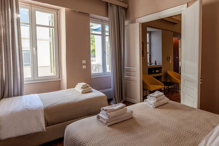 The Hadrian Wall – A Historic Acropolis Villa gallery image 3