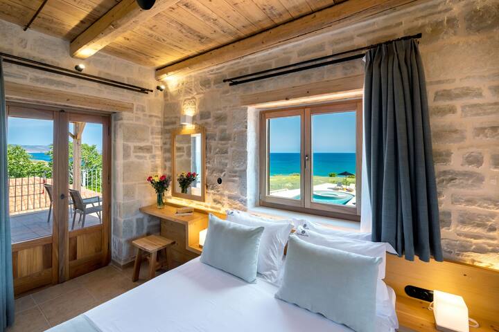 Solitude, Chromatic Sunsets and Superior Sea Views gallery image 5