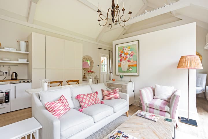 Garden Apartment Close To Heathrow & Windsor - Windsor