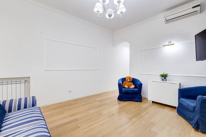 Trevi Fountain Apartment gallery image 5